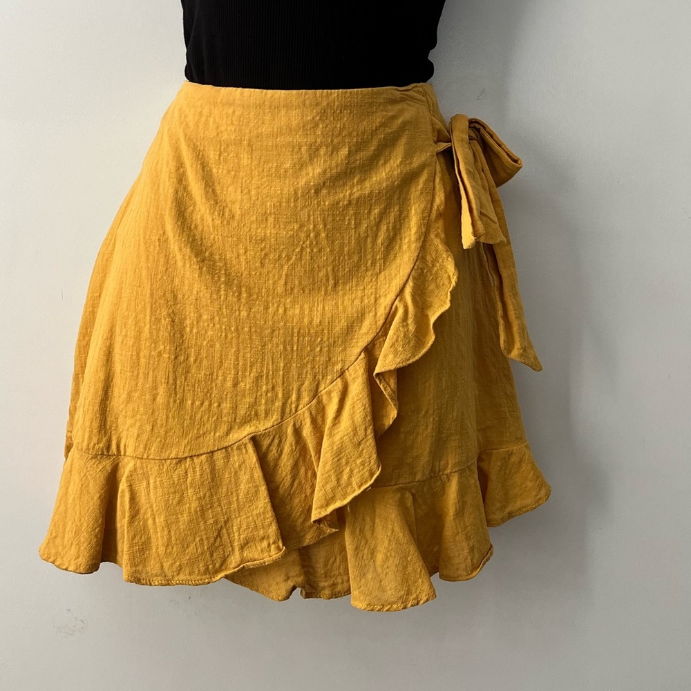 Mustard color skirt, size medium by Shein